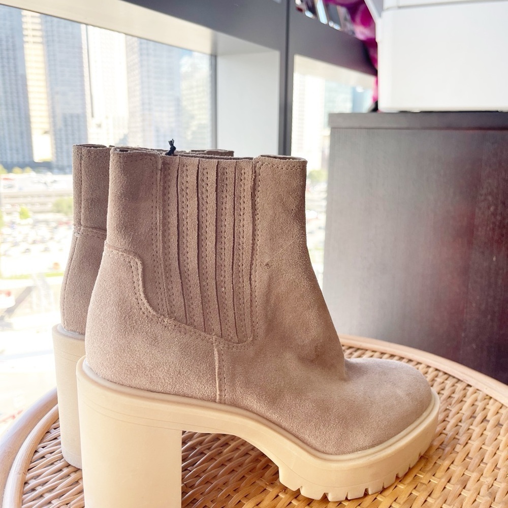 Dolce Vita Caster H20 Lug Sole Round Toe Waterproof Ankle Boots Size 8 - Picture 3 of 4